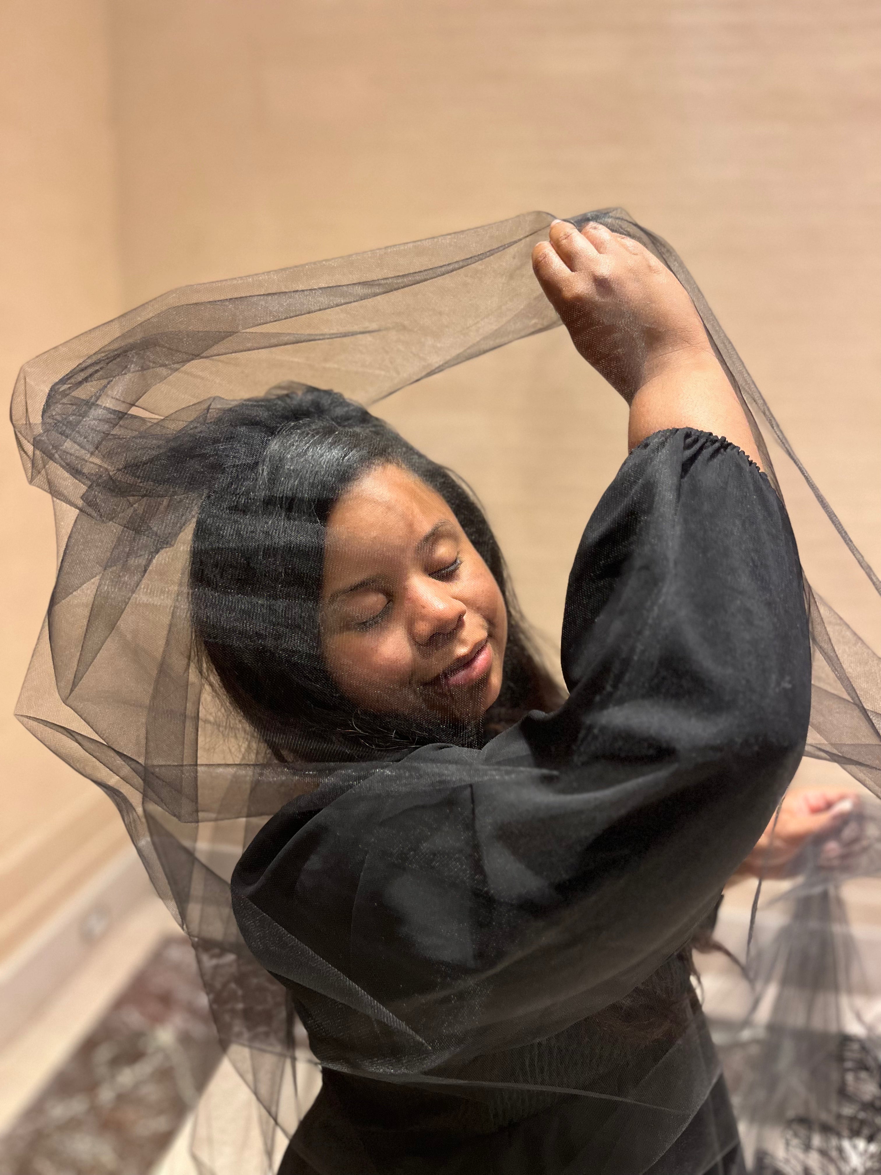 Dahlia Veil - Fingertip Veil